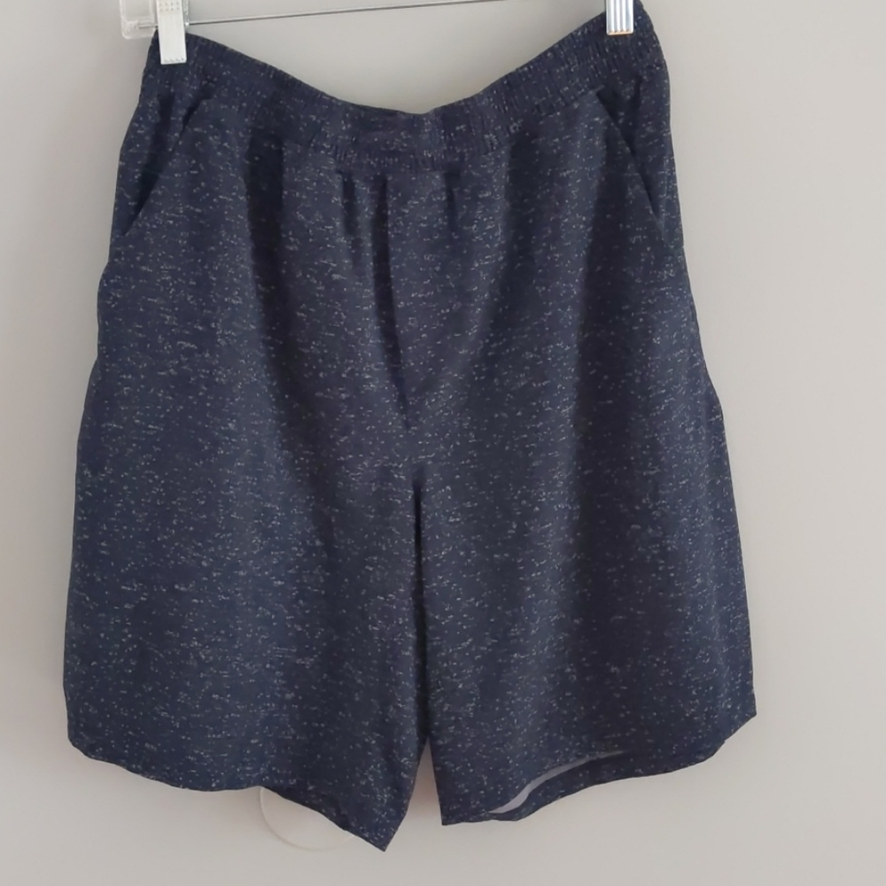 Lululemon Men's Shorts Unlined Size L Black Gray